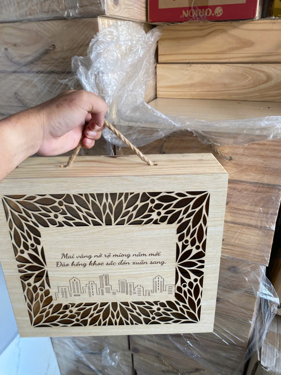 [Xả kho - Giá thanh lý] Hộp gỗ thông đựng quà tết sang trọng KT 210x355x100 mm