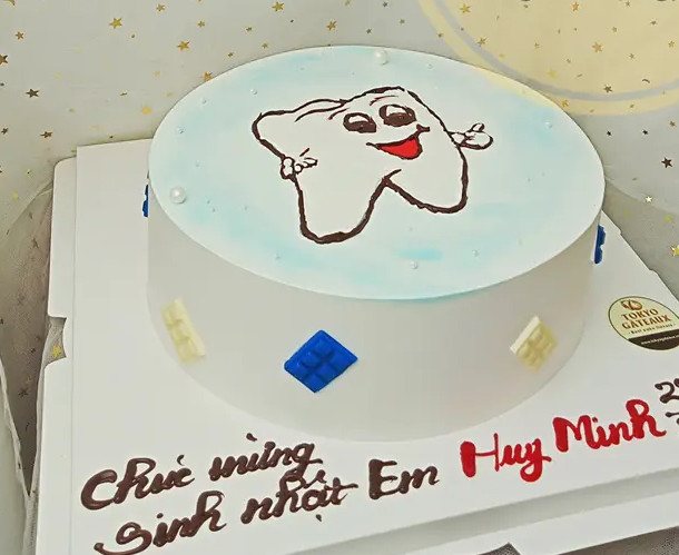 BAK2192 Bánh kem vẽ hình cái răng