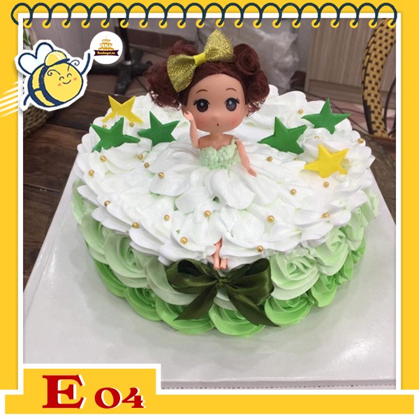 Bánh kem búp bê E04 váy trắng trên nền bánh xanh lá nhạt trang trí nhiều ngôi sao lấp lánh