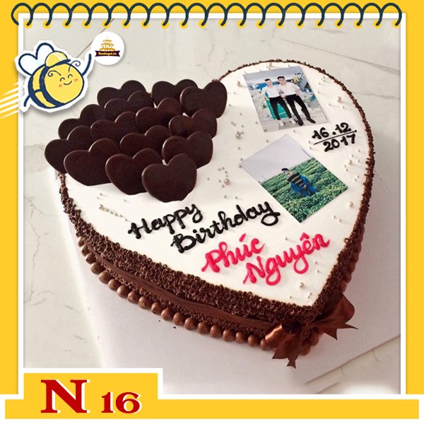 Bánh kem in ảnh N16 trái tim nền trắng viền nâu cắm nhiều trái tim nhỏ ở trên và dán ảnh in