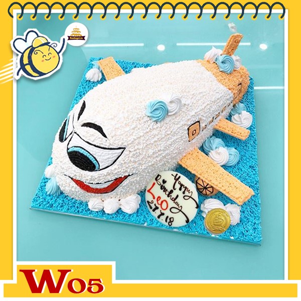 Bánh kem máy bay W05 màu trắng cánh vàng có khuôn mặt biểu cảm dữ dội
