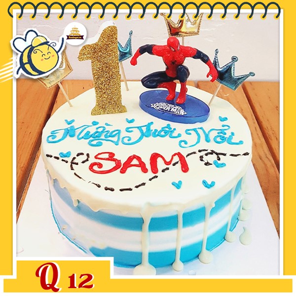 Bánh kem người nhện Q12 nền trắng xanh phủ socola trắng với con số tuối 1 thôi nôi