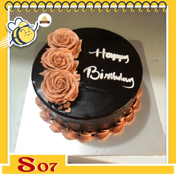 Bánh kem socola S07 một màu đen huyền bí bắt 3 đóa hoa hồng đen và chữ màu trắng quá đẹp
