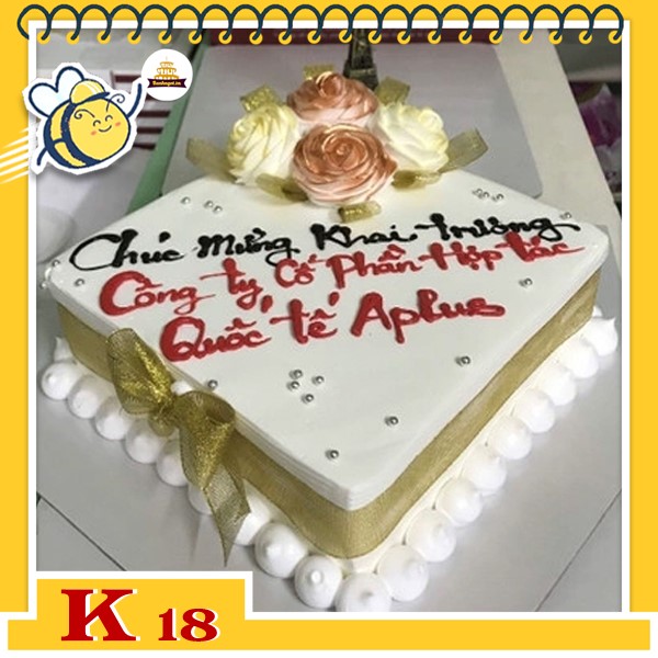 Bánh kem tặng khách hàng K18 vuông nền trắng hoa màu ánh vàng thắt nơ và trang trí xéo