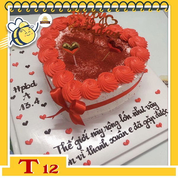 Bánh kem trái tim T12 viền đỏ phủ bột red velved ghi chữ ở đế bánh xúc động tình cảm