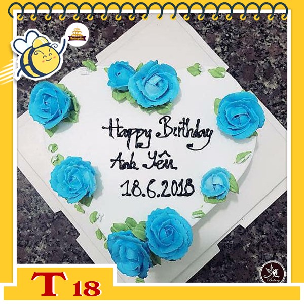 Bánh kem trái tim T18 bắt hoa hồng màu xanh dương kèm lá xanh trên nền trắng