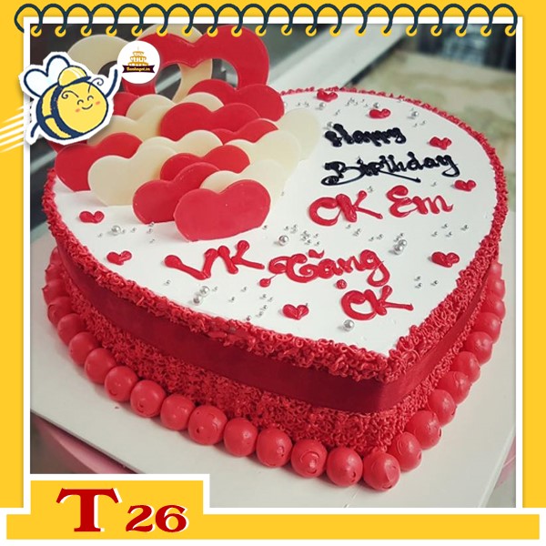 Bánh kem trái tim T26 nền trắng viền và thân đỏ cắm nhiều trái tim socola đỏ trắng phong cách cổ điển