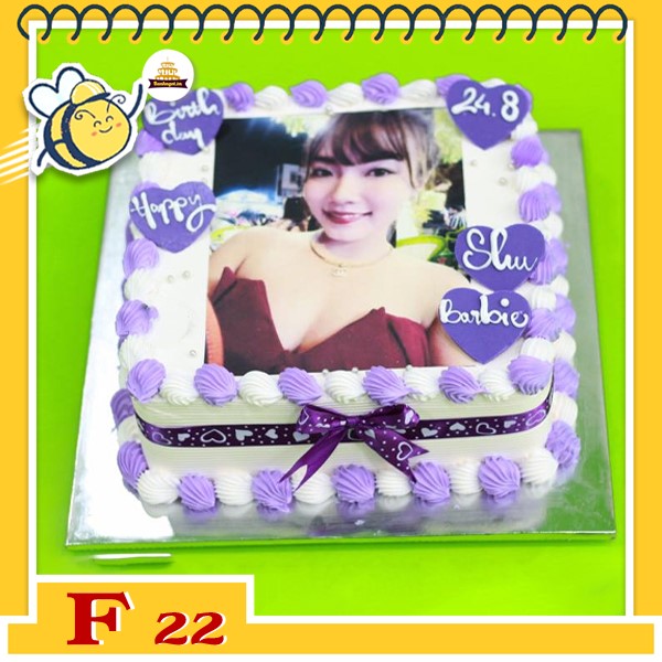 Bánh kem vuông F22 nền trắng in ảnh trang trí màu tím trái tim tím