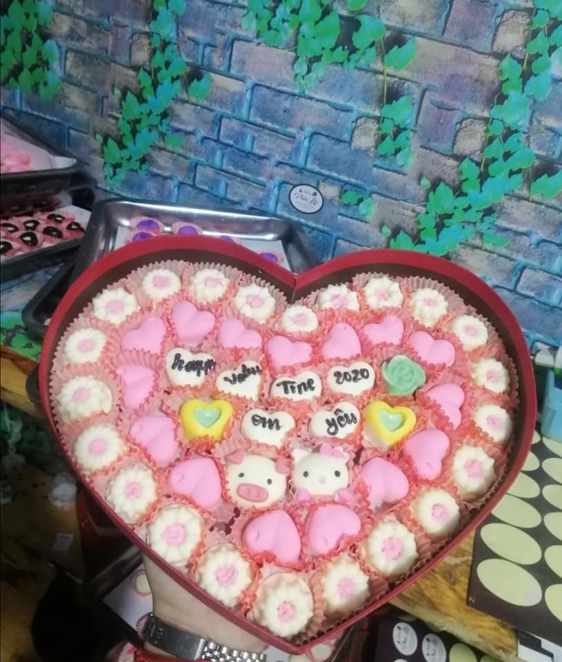 Hộp Socola valentine hồng trắng khổng lồ