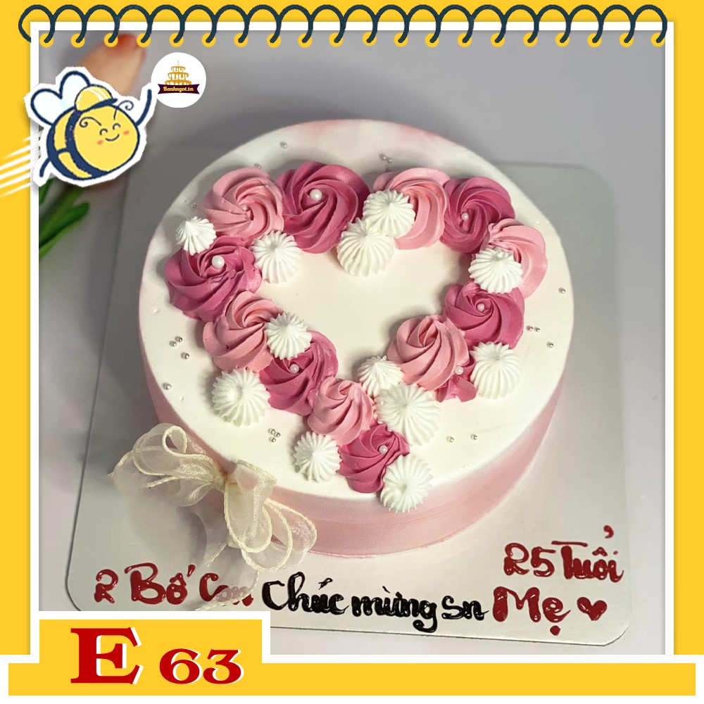Bánh kem E63 khuôn tròn màu trắng vẽ kem hình trái tim thắt nơ xinh