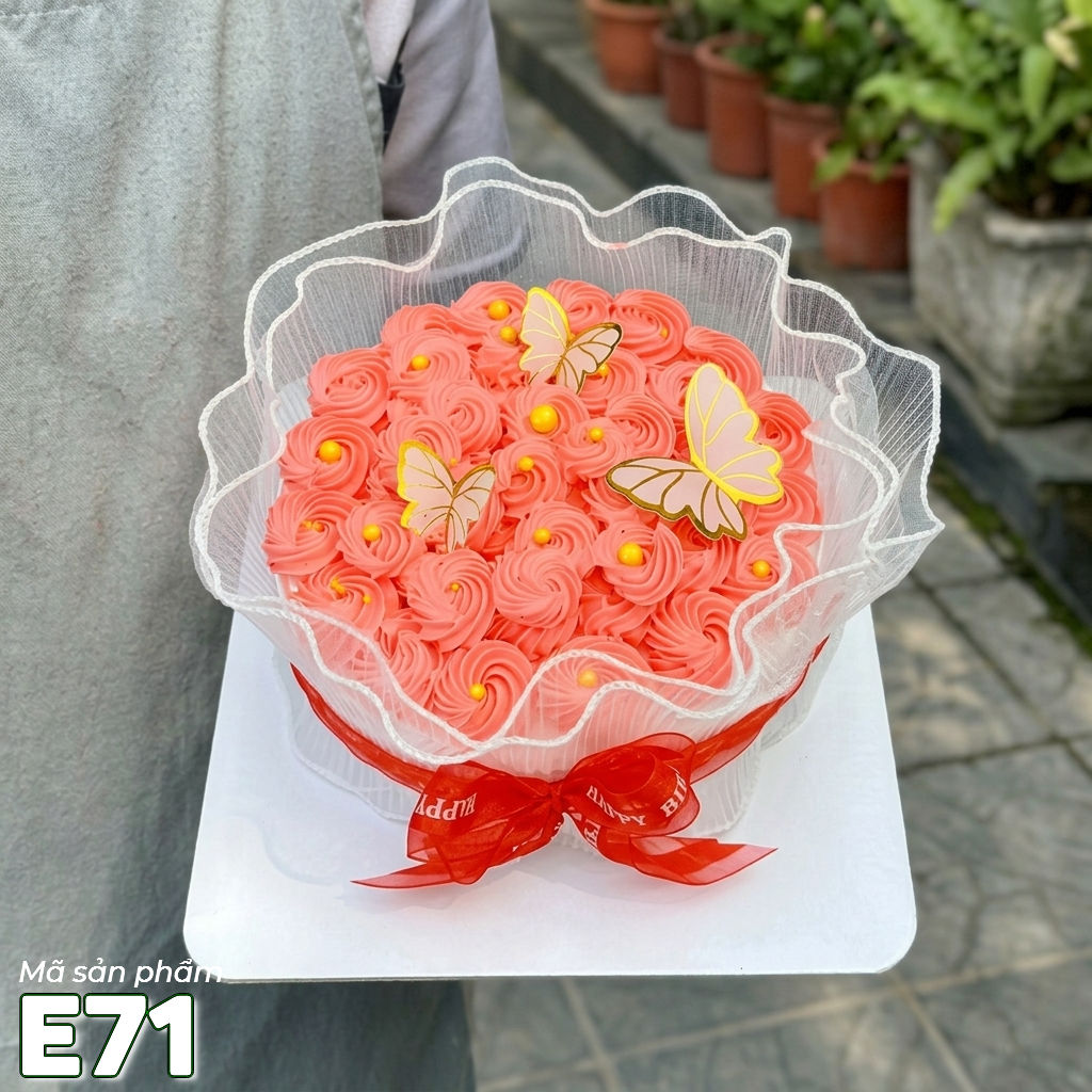 Bánh kem E71 bó hoa hồng màu đỏ nhạt có gói voan phụ kiện bươm bướm