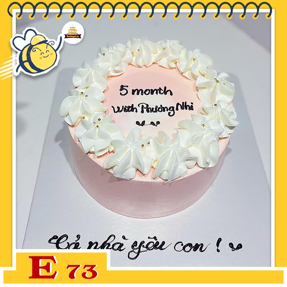 Bánh kem E73 màu hồng viền kem tạo hình màu trắng đơn giản