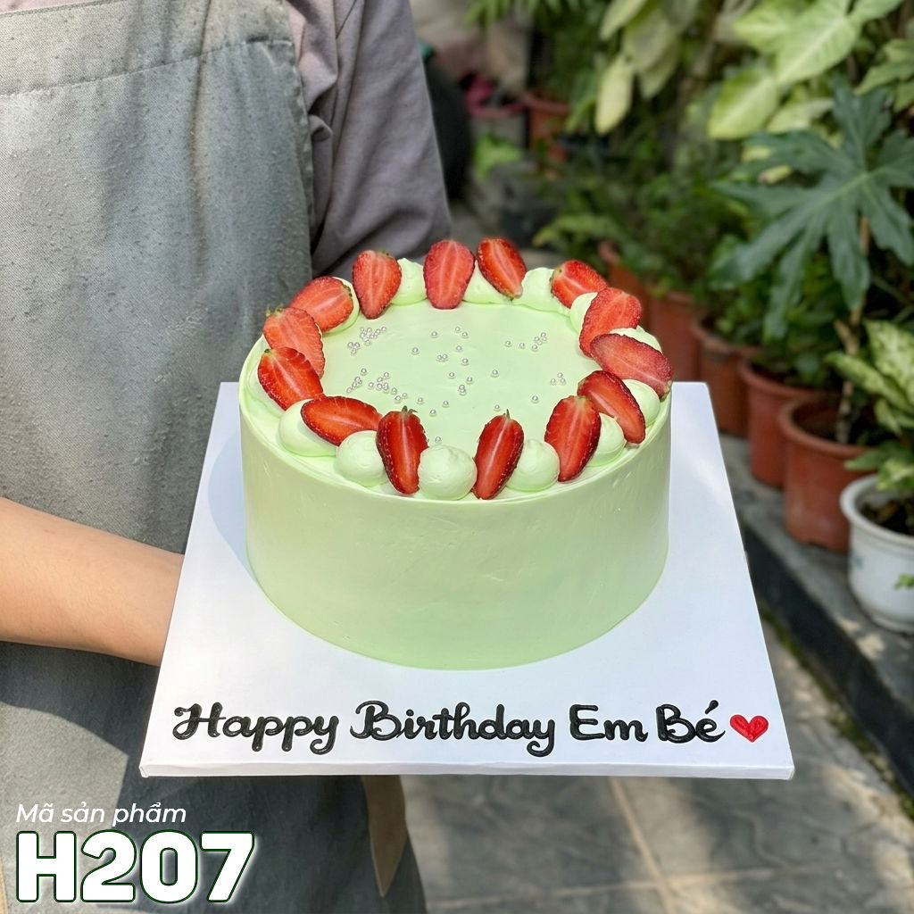 Bánh kem sinh nhật H207 màu xanh bạc hà trang trí dâu tây và dây thừng