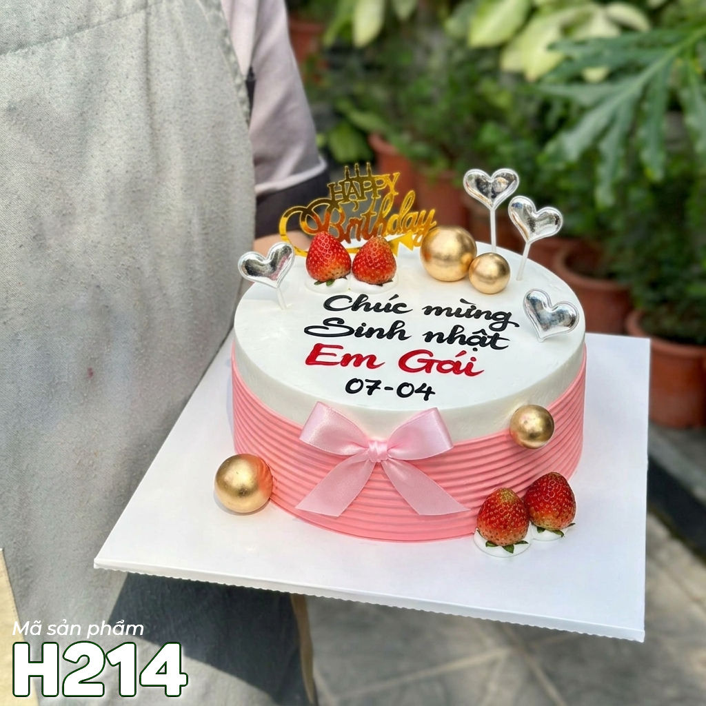 Bánh kem sinh nhật H214 trắng hồng trang trí trái tim, dâu tây và bi vàng lấp lánh