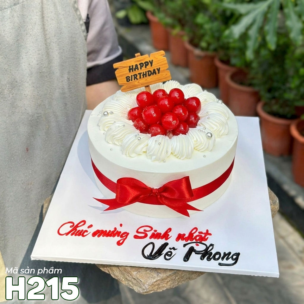 Bánh kem sinh nhật H215 trang trí trái cherry đỏ mọng và ruy băng đỏ