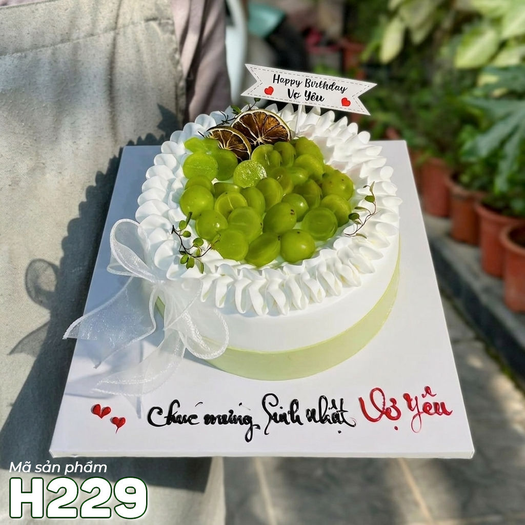 Bánh kem sinh nhật H229 nho xanh và chanh thái lát tặng vợ