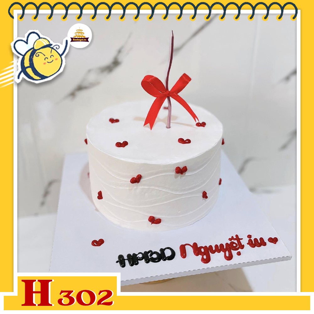 Bánh kem sinh nhật H302 tình yêu màu trắng trang trí trái tim đỏ