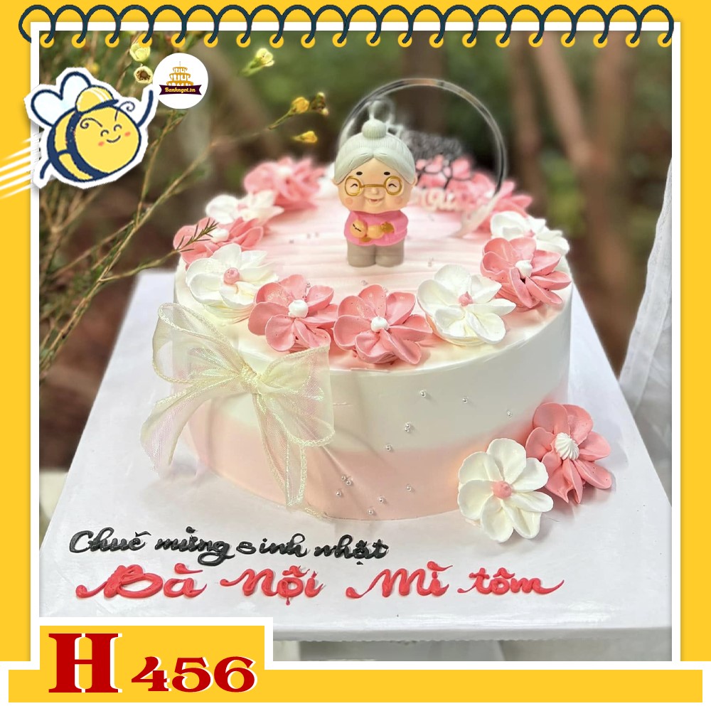 Bánh kem sinh nhật H456 tặng bà có hình bà cụ chibi và hoa kem hồng nhạt