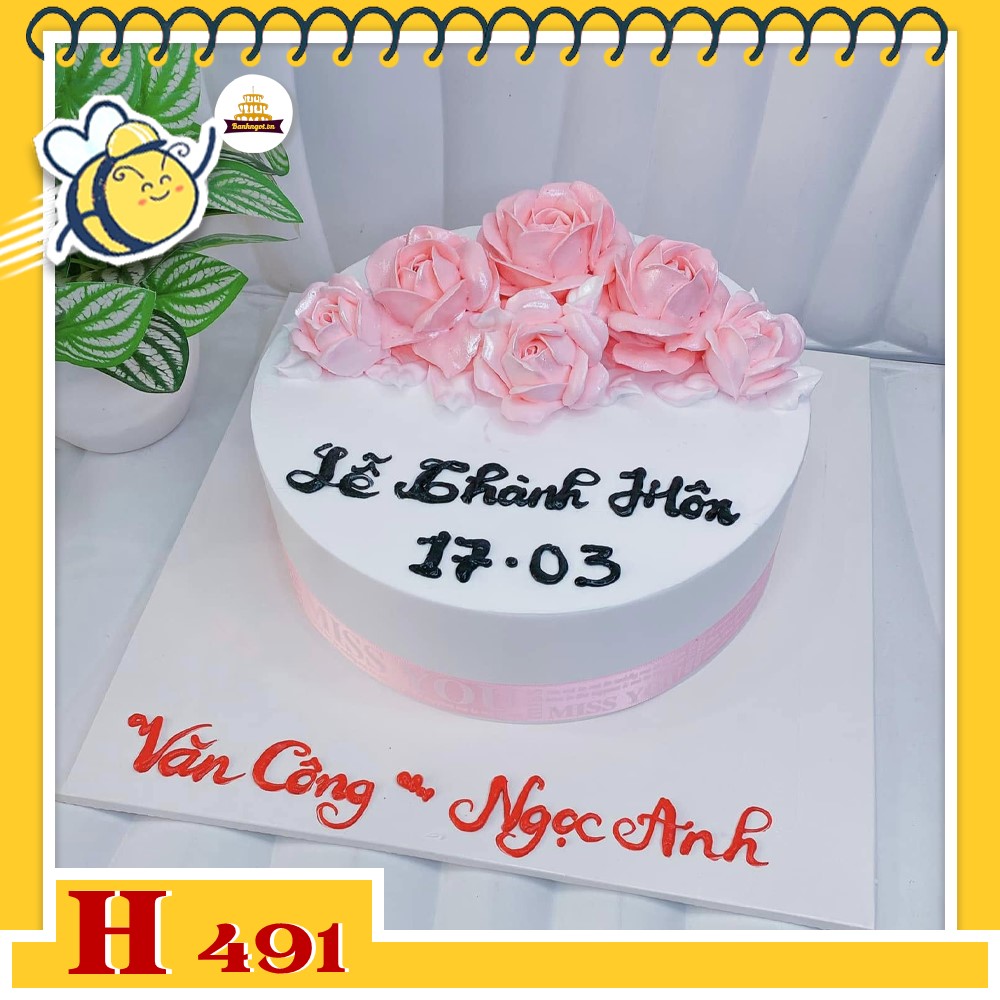 Bánh kem sinh nhật H491 trang trí hoa hồng kem đơn giản tinh tế