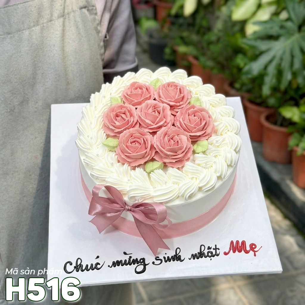 Bánh kem sinh nhật H516 hoa hồng kem và ruy băng hồng nữ tính