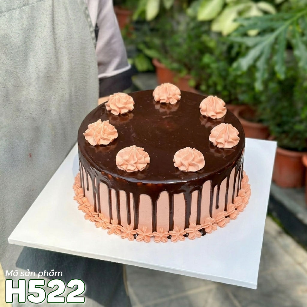 Bánh kem sinh nhật H522 phủ socola và kem xoắn sang trọng