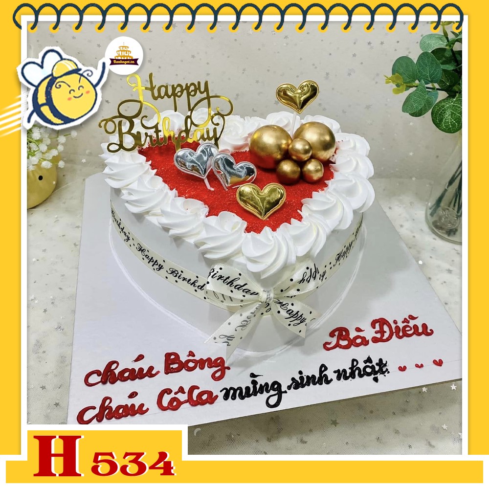 Bánh kem sinh nhật H534 trái tim rắc bột nhung đỏ và trái tim vàng bạc