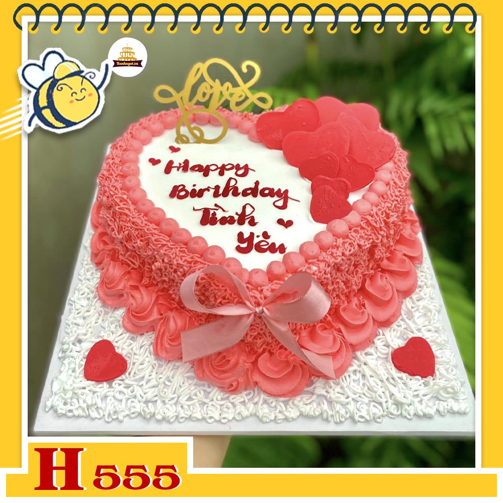 Bánh kem sinh nhật H555 trái tim trang trí viền hồng và phụ kiện tình yêu
