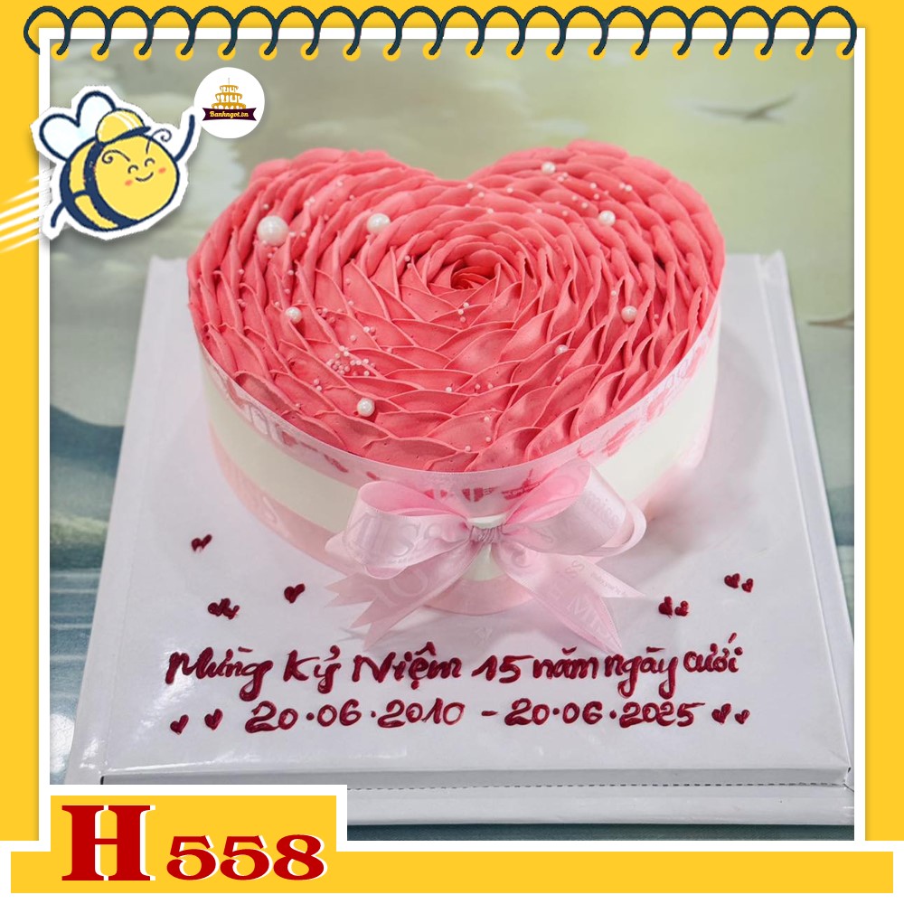 Bánh kem sinh nhật H558 trái tim nơ ruy băng và bi bạc