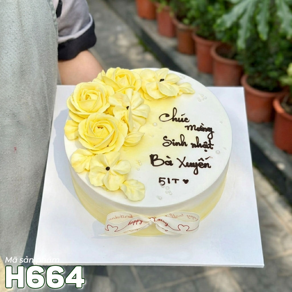 Bánh kem H664 tone vàng trắng quý phái tặng Bà, tặng Mẹ