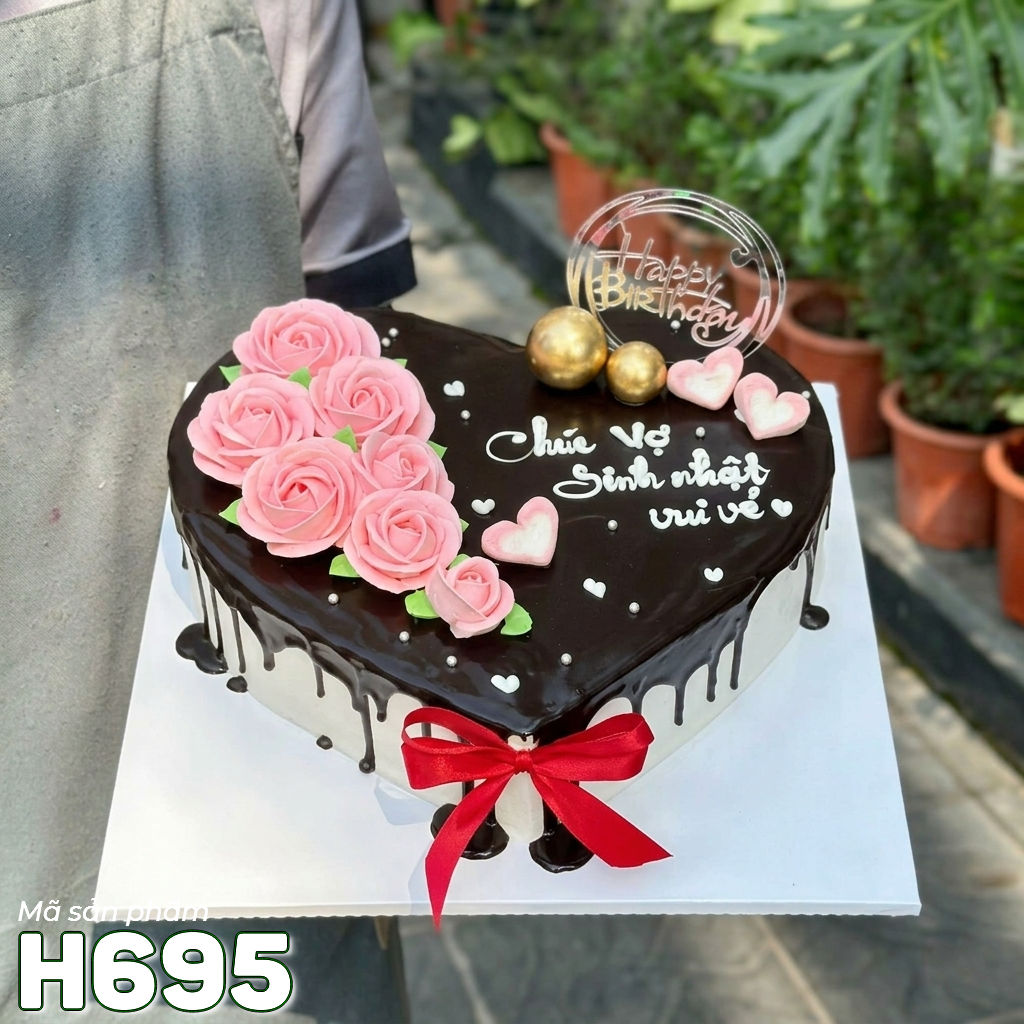 Bánh kem H695 Trái tim phủ Socola chảy và hoa hồng hồng