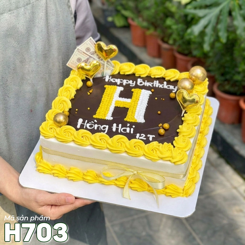 Bánh kem H703 – Hình vuông tông vàng đen sang trọng phụ kiện đô la