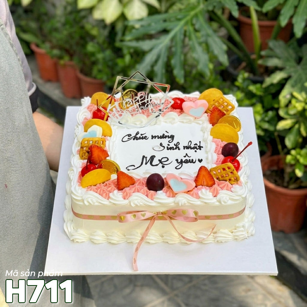 Bánh kem H711 vuông trắng hồng trang trí trái cây tươi và phụ kiện sang trọng