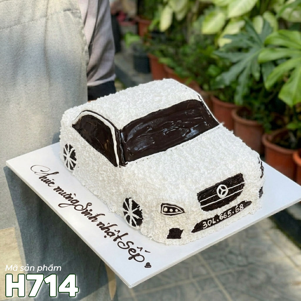 Bánh kem H714 tạo hình xe sang Mercedes trắng đen sang trọng tặng Sếp và đối tác