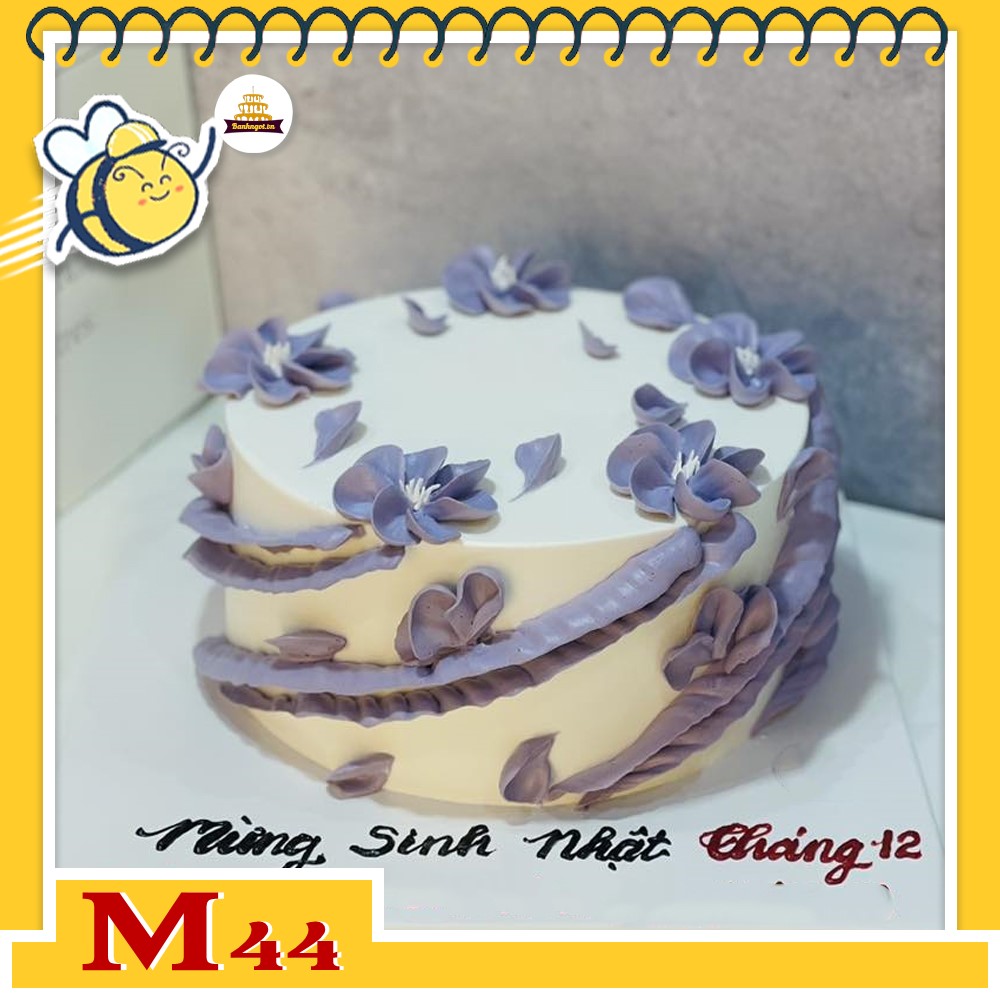 Bánh kem M44 sinh nhật mẹ trang trí hoa màu tím cho mẹ trung niên