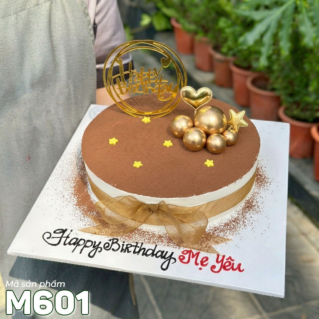Bánh tiramisu M601 cốt bánh mềm mịn decor tone vàng gold sang trọng