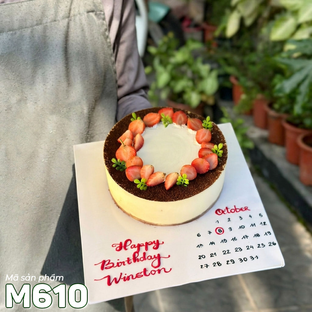 Bánh tiramisu M610 trang trí vòng nguyệt quế dâu tây