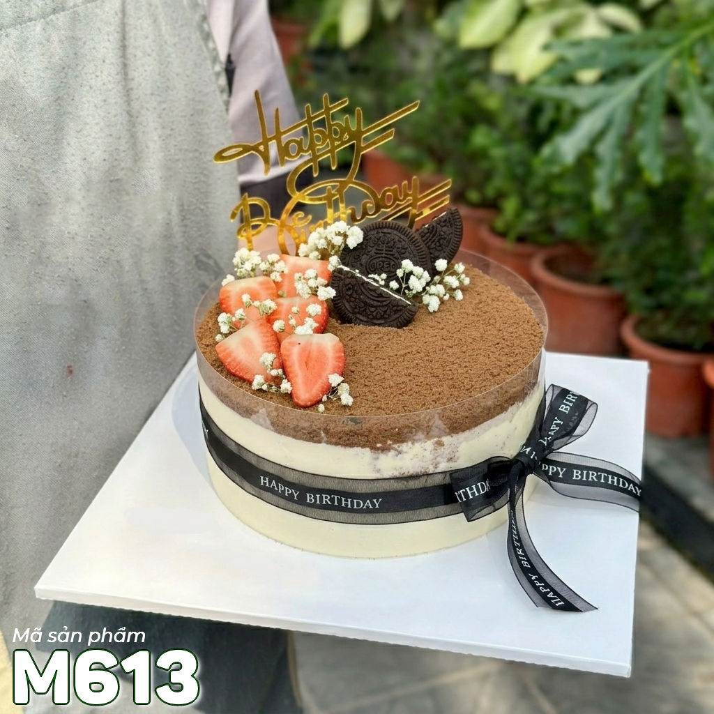 Bánh tiramisu M613 mix dâu tây và hoa bi trắng tinh khôi