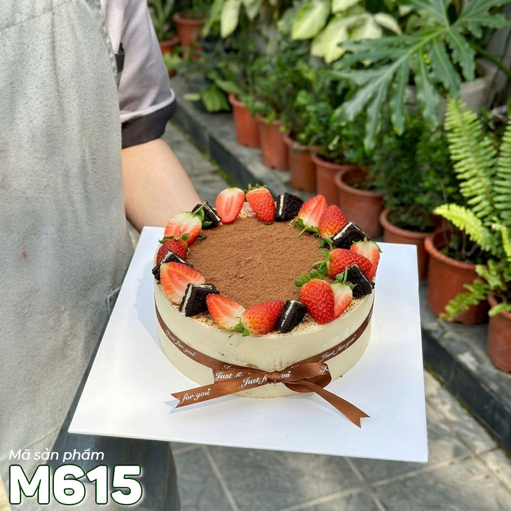 Bánh tiramisu M615 viền dâu tây đỏ và Oreo sang trọng