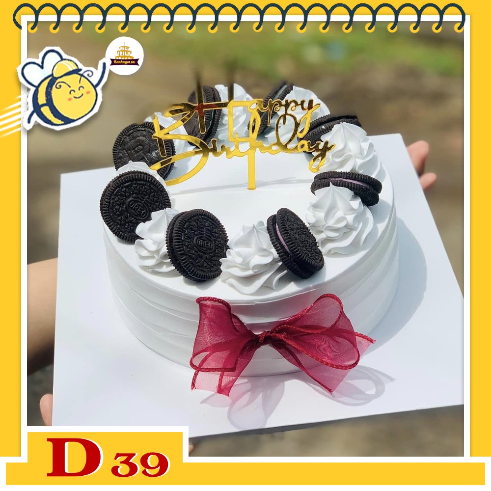 Mẫu bánh kem đẹp D39 tông trắng cắm bánh oreo xung quanh