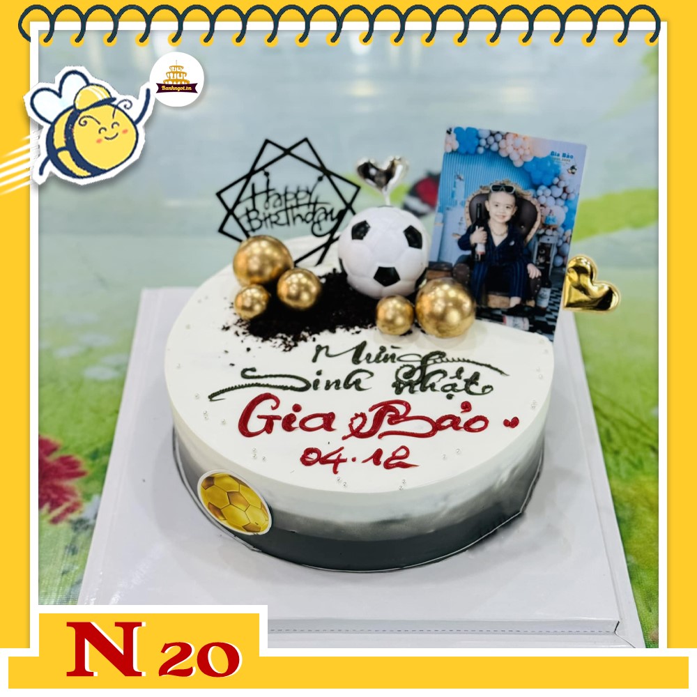 Bánh kem N20 in ảnh bé trai cùng các phụ kiện trái banh đơn giản mà đẹp mê