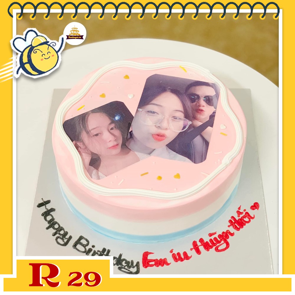 Bánh kem R29 nền màu hồng in ảnh chân dung theo yêu cầu