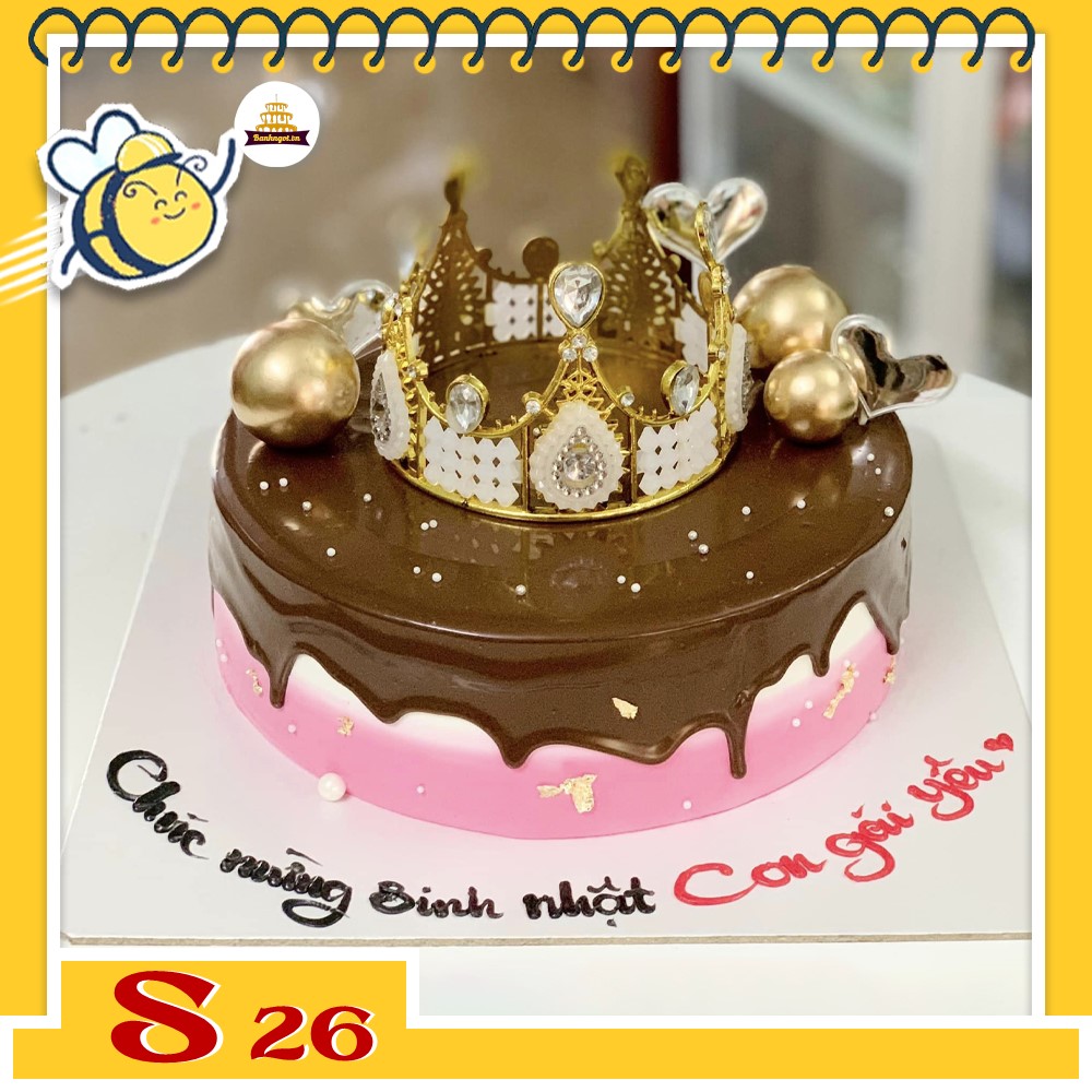 Bánh kem S26 nền màu hồng phủ socola gắn vương miện đẹp mê cho nữ