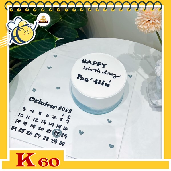 Bánh sinh nhật đơn giản K60 vẽ lịch dưới đế siêu ấn tượng
