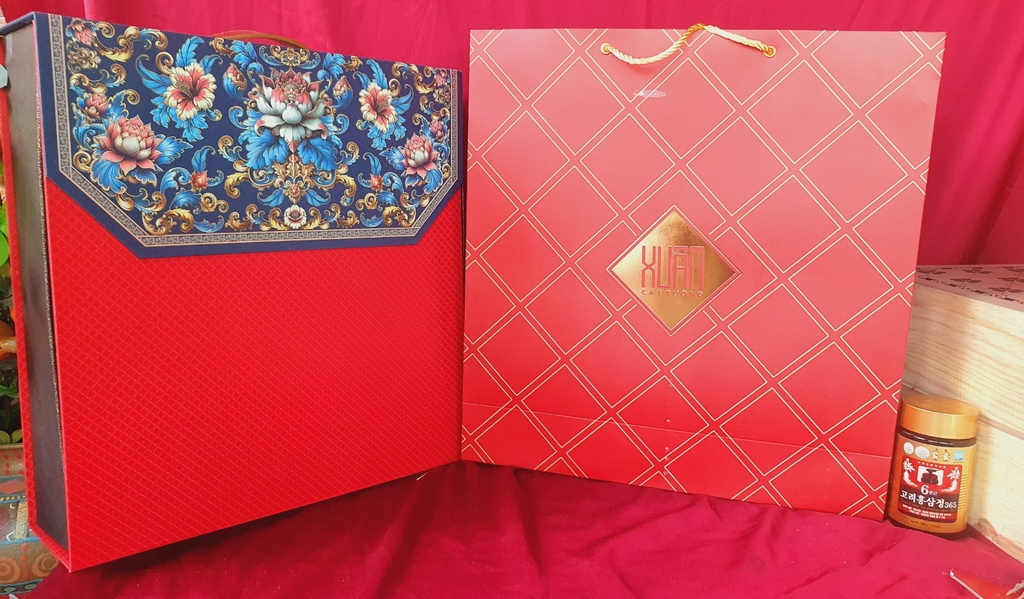 T109 3 Hộp Hắc Sâm SILLA, 3 hũ cao sâm 365, Vang Passion Chile Gold, Bánh Imperial Thái