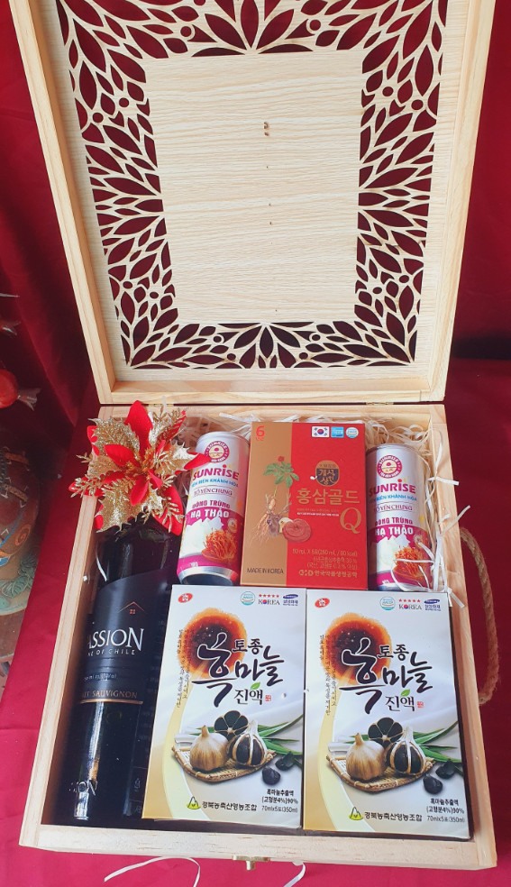 T125 Passion, Sâm Q6 Plus, 2 Hộp tỏi đen Hàn Quốc, 2 Yến chưng Đông Trùng Hạ Thảo