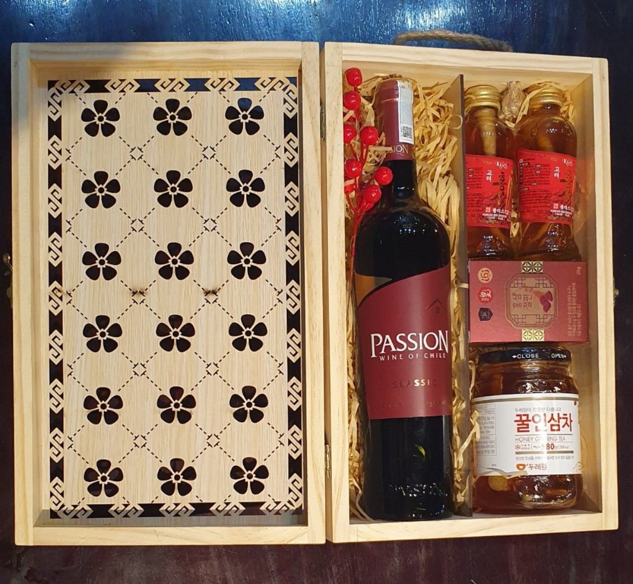 Lựa chọn Set quà tặng tết quận 2 với thức uống cao cấp và sâm mật ong thượng hạng