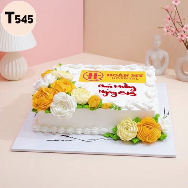 Bánh kem 8/3 T545 – Thiết kế chữ nhật sang trọng phối hoa vàng kem thanh lịch