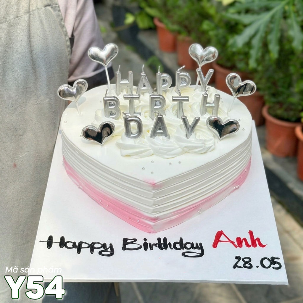 Bánh kem Y54 trái tim màu trắng pha chút hồng cùng bộ nến birthday xinh