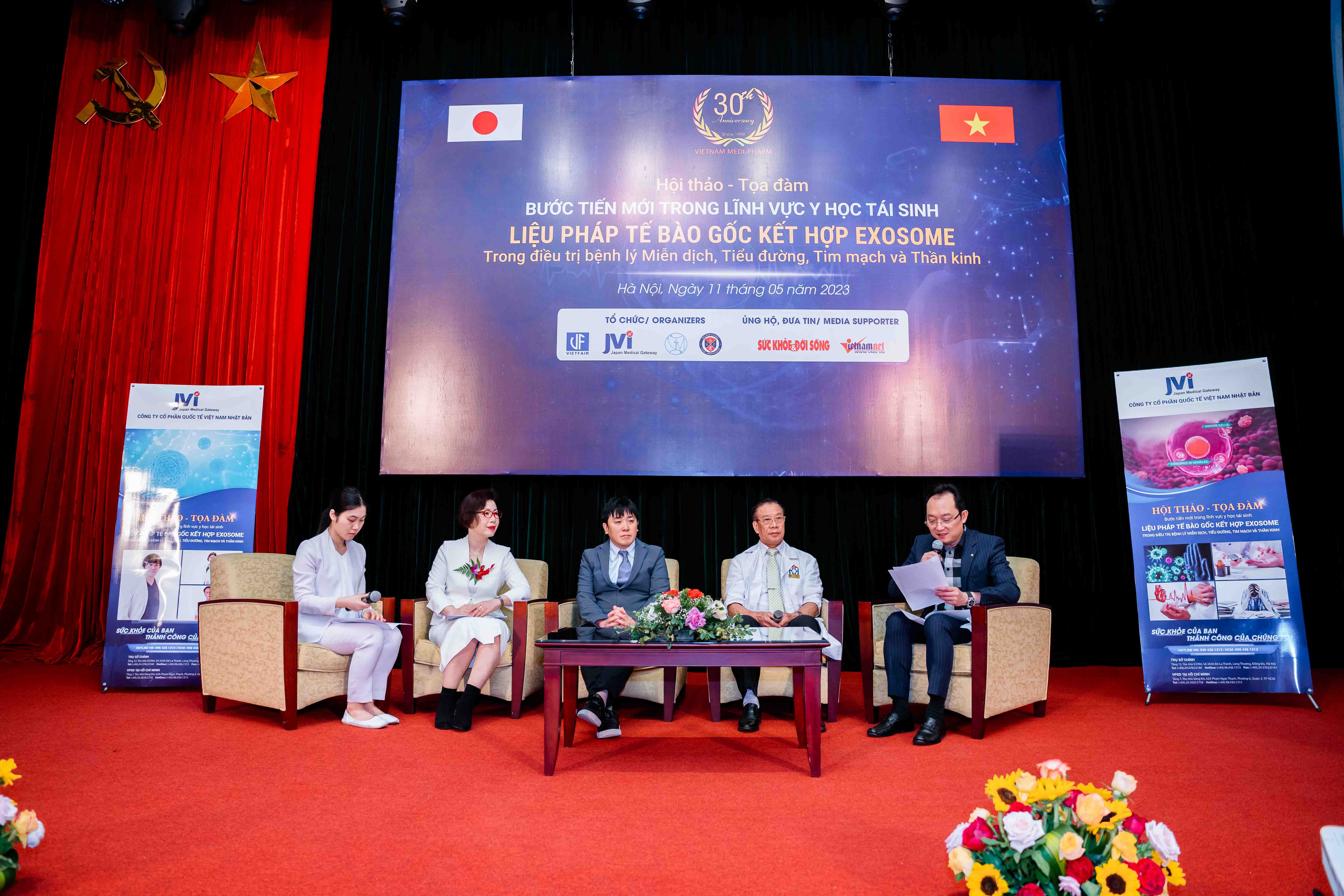 Các diễn giả tham gia tọa đảm, giải đáp thắc mắc của khách mời