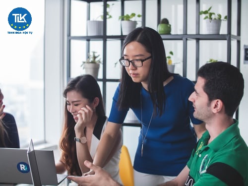 PHÂN BIỆT NGƯỜI TỪ 18 TUỔI, TỪ ĐỦ 18 TUỔI, DƯỚI 18 TUỔI VÀ CHƯA ĐỦ 18 TUỔI